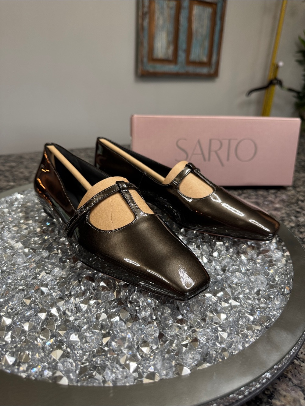 Franco Sarto leather Metallic Black Patent T-Strap Flats with square toe NEW 5.5